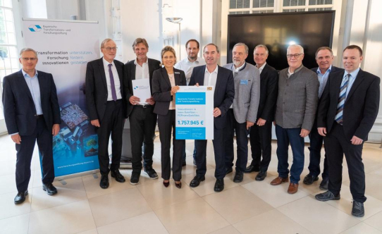 Lino GmbH treibt Nanosatelliten-Serienproduktion mit digitalem Konfigurator voran