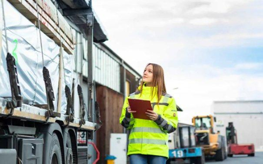 LOGSOL implementiert Zeitfenstermanagement-System RampMan® bei Holzwerke Ladenburger