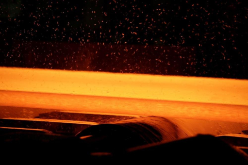 SSAB in Borlänge walzt nach Umbau der Warmbandstraße durch die SMS group erfolgreich erstes Vorband