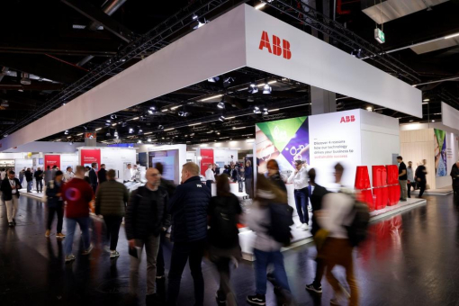 ABB zeigt auf der SPS 2025 Lösungen für sichere, effiziente und zukunftsfähige Industrieanwendungen