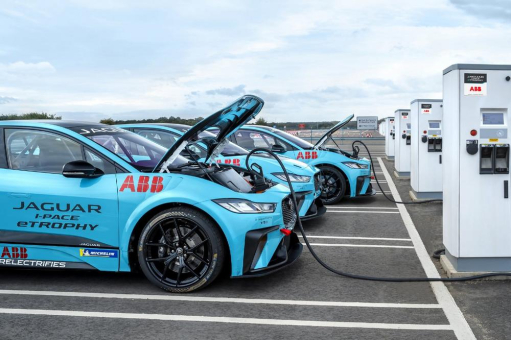Jaguar I-PACE eTROPHY Serie - Voll geladen dank der neuen Partnerschaft mit ABB
