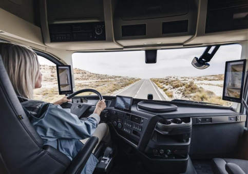 Volvo Trucks hebt sein Fahrerwarnsystem auf die nächste Stufe