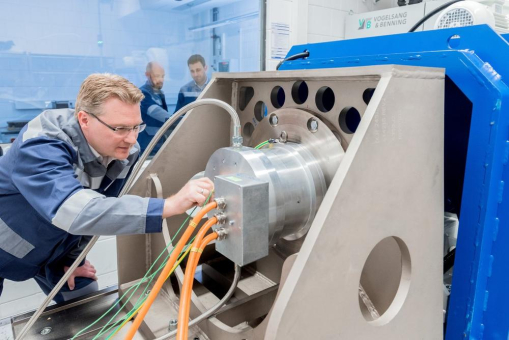 Wenn die Spannung steigt: Elektroband von thyssenkrupp ist ein wichtiger Bestandteil der Stromversorgung und der E-Mobilität