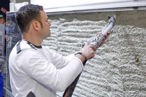 Mehr als Putz: quick-mix präsentiert innovativen Leichtputz auf der NordBau