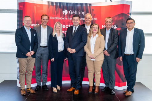 Beeindruckt von Präzision und Fortschritt