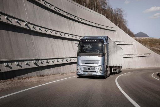 Volvo Trucks präsentiert weltweit erste Stopp/Start-Motortechnologie für mehr Effizienz
