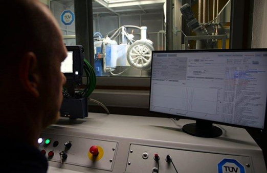 TÜV SÜD feiert Premiere mit neuem Tread Wear Tester