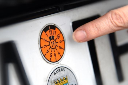 TÜV SÜD: Plakettencheck vorm Jahreswechsel