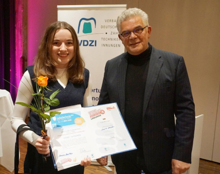 Zahntechnikerin Cornelia Zanuttini ist Deutsche Meisterin im Zahntechniker-Handwerk 2025