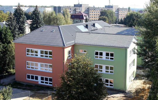 Energieeffiziente Dacherneuerung für Schulen und Kitas: Luxmetall bietet leichte und langlebige Lösungen