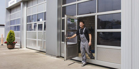 Bircher präsentiert neuen Funksender zur Überwachung von Schlupftüren