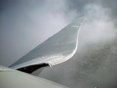 TÜV SÜD präzisiert Berechnungsmethode für Eiswurf und Eisfall