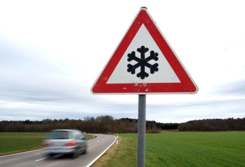 TÜV SÜD: Verkehrsschild Glätte - ein echter Praxishelfer