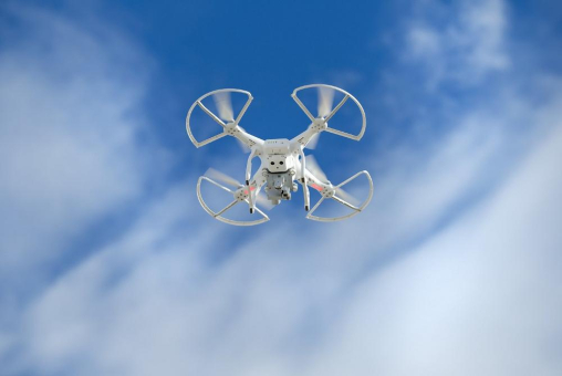 Sichere Luftfahrt mit dem "Drohnen-Führerschein" von TÜV SÜD