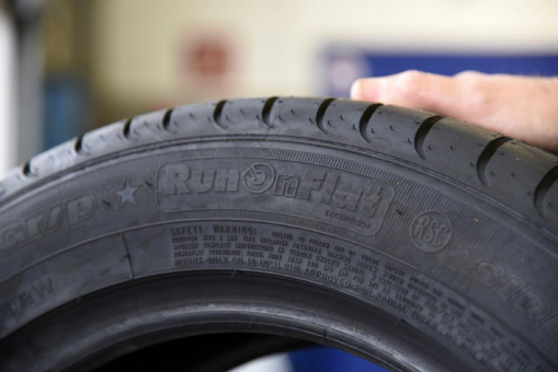 TÜV SÜD: Beim Neukauf auf spezielle Reifentypen achten