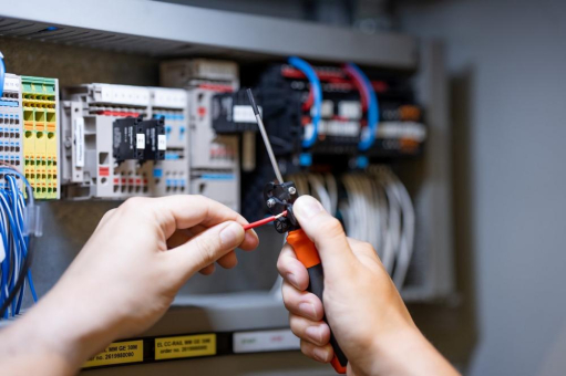 swifty® CS: Schneiden und Abisolieren in einem Werkzeug