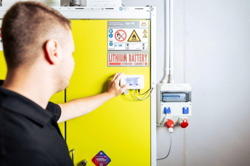 Sicheres Laden und Lager von Lithium-Ionen-Batterien inklusive Monitoring