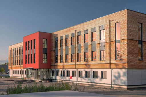 Effizient genutzt, Modular gebaut - Schulbau von KLEUSBERG