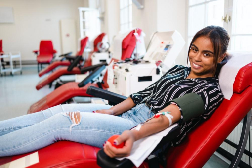 Nicht nur Gesundheit wünschen:  Blut und Plasma spenden