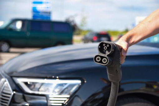 TÜV SÜD: Urlaubsreise mit dem Elektroauto? Klar geht das!