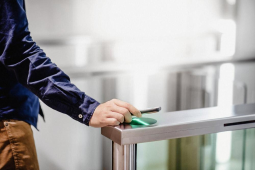 BlueID onTouch®: Zuttritskontrolle mit hoher Sicherheit und Komfort