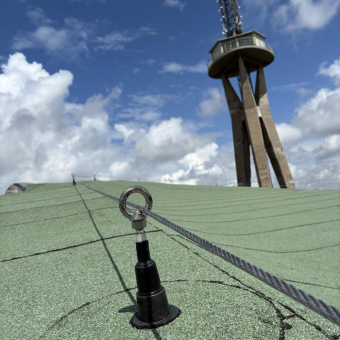 Komplexe Dachform, präzise Lösung