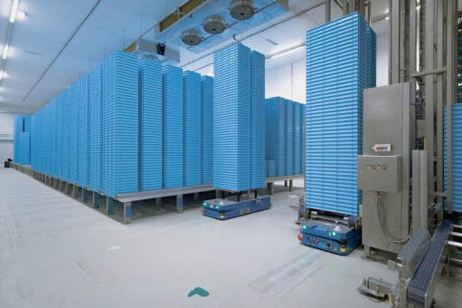 Unterfahr-FTS von BÄR Automation