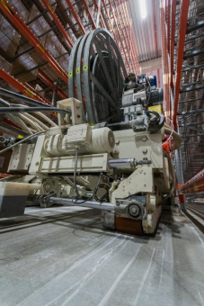 Maximale Leistung in Schmalgängen: Alphaplan präsentiert zertifizierte Bodenlösungen auf der LogiMAT 2026