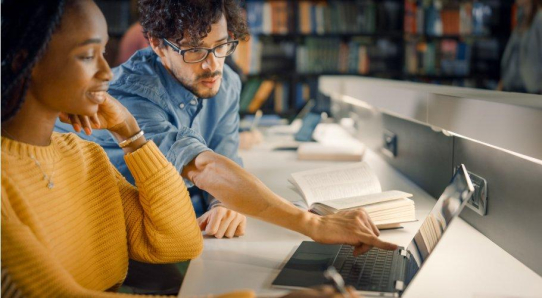 Heute da, morgen Uni – wie Studenten trotzdem stressfrei eingeplant werden