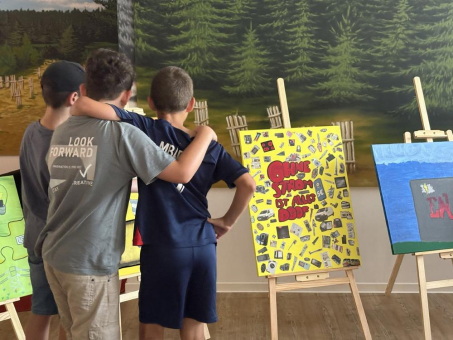 „Mal mal Energie“:  Schöndorfer Grundschüler gestalten Ausstellung im Stadtwerke-Kundenzentrum