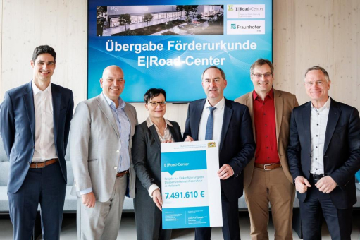 Kontaktlose Energieübertragung für Elektrofahrzeuge – E|Road-Center als neuer Forschungsstandort in Franken