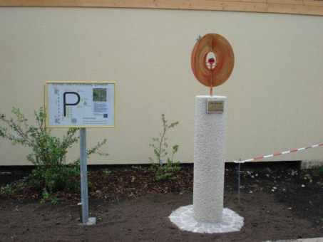 iKratos GmbH wünscht sonnige Osterfeiertage und lädt zu einem Osterspaziergang auf den Sonnen- und Planetenweg nach Igensdorf ein