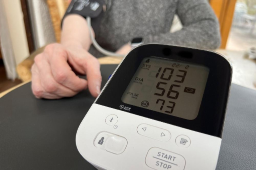 TÜV SÜD erklärt, was gute Blutdruckmessgeräte ausmacht