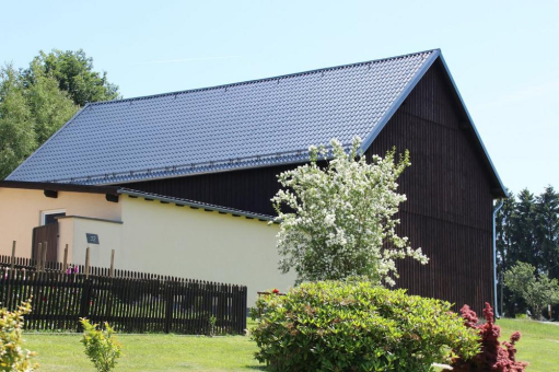 Dachsanierung im Frühjahr: Mit Profilblechen von Luxmetall wirtschaftlich und langlebig modernisieren