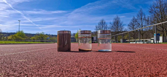 Umweltverträgliche Reinigung von Rundlaufbahnen auf Sportanlagen
