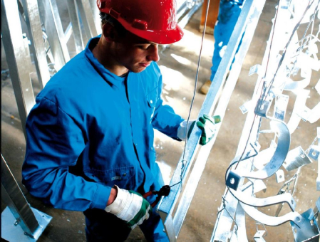 Fachkräfte sichern, Zukunft  gestalten: In 12 Monaten zur Fachkraft Feuerverzinken