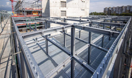 Geht das mit R30 durch Feuerverzinken? - Tipps aus der Bemessungspraxis für den Brandschutz von Stahlkonstruktionen