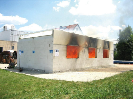 Brandschutz inklusive - Feuerverzinken verlängert die Feuerwiderstandsdauer von Stahl