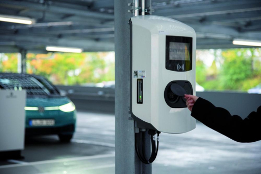 7.000 qm Photovoltaik versorgen täglich 350 Ladepunkte