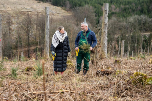 PROGAS pflanzt 6.000 neue Bäume in Lüdenscheid: Gemeinsam für digitale Services und gesunde Wälder