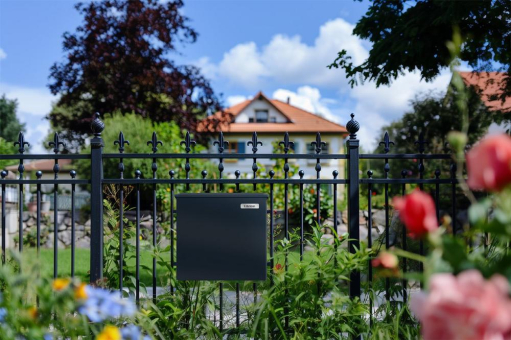 Zaunmontierte Briefkästen für Grundstücke mit Einfriedung | KNOBLOCH
