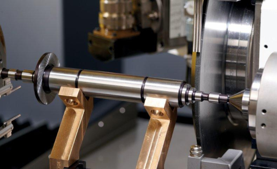 Wir schleifen an der Zukunft. Präzise. Intelligent. Nachhaltig.