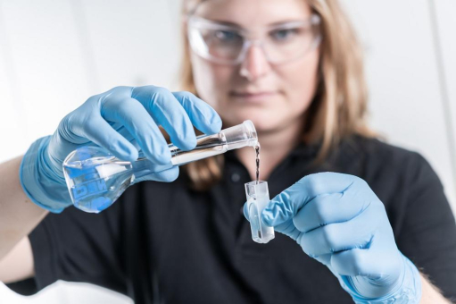 Zehn Jahre artimelt – warum spezialisierte Hotmelts heute wichtiger sind denn je