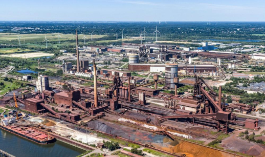 ArcelorMittal und EDF power solutions Deutschland unterzeichnen Vertrag über 25 MW Batteriespeicher in Bremen
