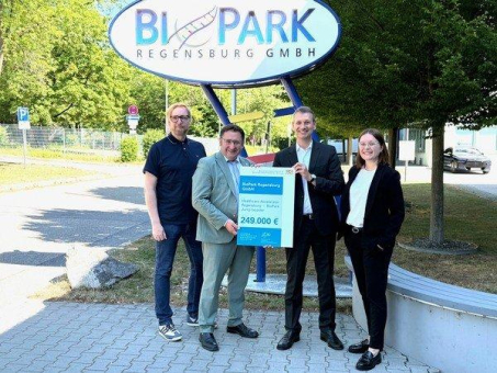 Weitere Förderung für Healthcare Accelerator in Regensburg