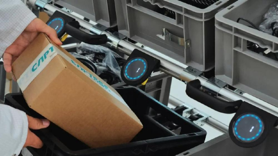 Pick-to-Light in der Intralogistik: Wie Unternehmen Kommissionierprozesse beschleunigen und Fehler nachhaltig reduzieren