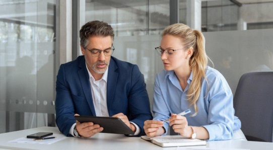 EU KI-Verordnung: Was Unternehmen jetzt wissen müssen – und welche Folgen sie für HR und Personalmanagement hat