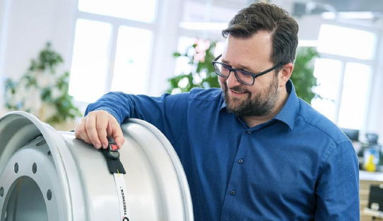 Anwenderbericht: Höchste Frequenzstabilität für den Reifendruckkontrollsystem-Sensor von TireCheck