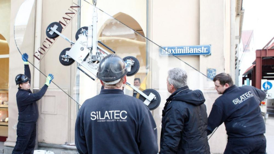 Sicherheitsglas: Wie moderne A⁠r⁠c⁠h⁠i⁠t⁠e⁠k⁠t⁠u⁠r⁠ Sicherheit und Transparenz verbindet