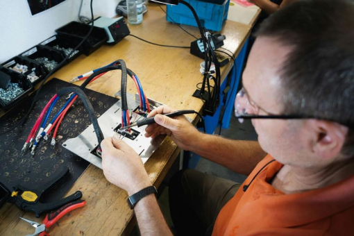 Neues DGWZ-Seminar "Elektrofachkraft für festgelegte Tätigkeiten (EFKfft)"
